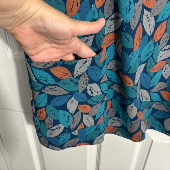 Seasalt Cornwall size 10 US Tall Waves tunic, teal w/leaf pattern, fall, autumn - Picture 5 of 12
